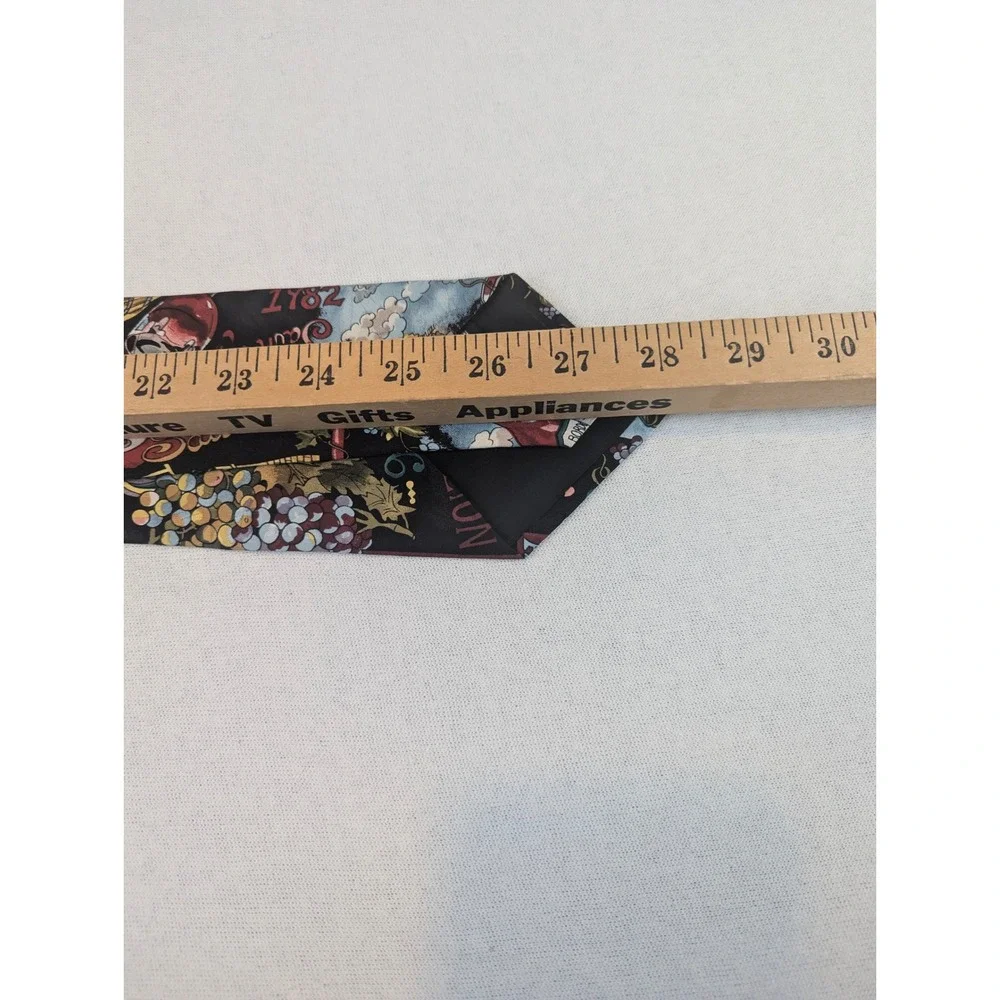 Nicole Miller 1993 Vintage Silk Tie Bordeaux Wine Grapes Novelty Print Mens 1520